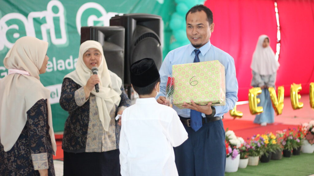 Persembahan Hari Guru SD Al Muslim 2022