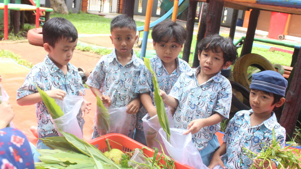 Panen dan Market Day PG-TK Al Muslim